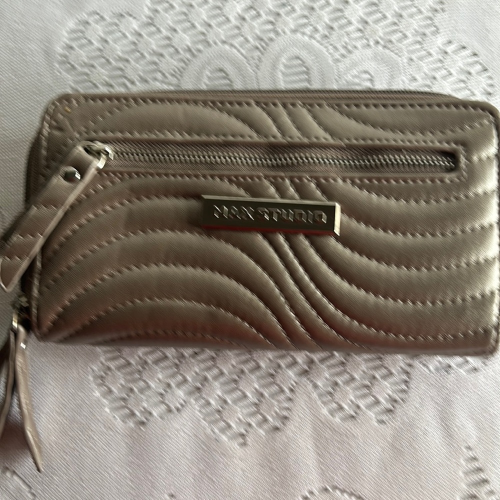 Ladies Wallet .